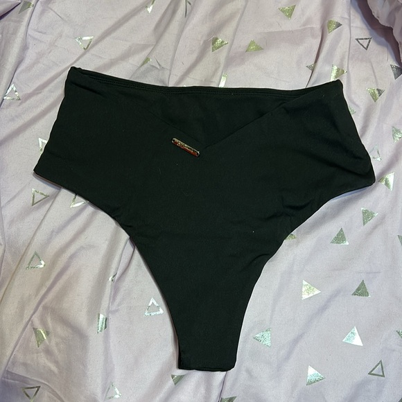 Buffbunny shark bite bikini bottom - Picture 2 of 5